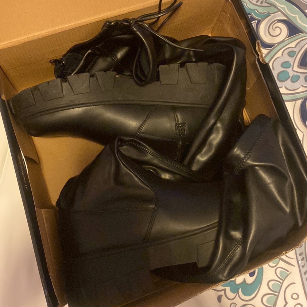 Fashionista Boots - Picture 2 of 2